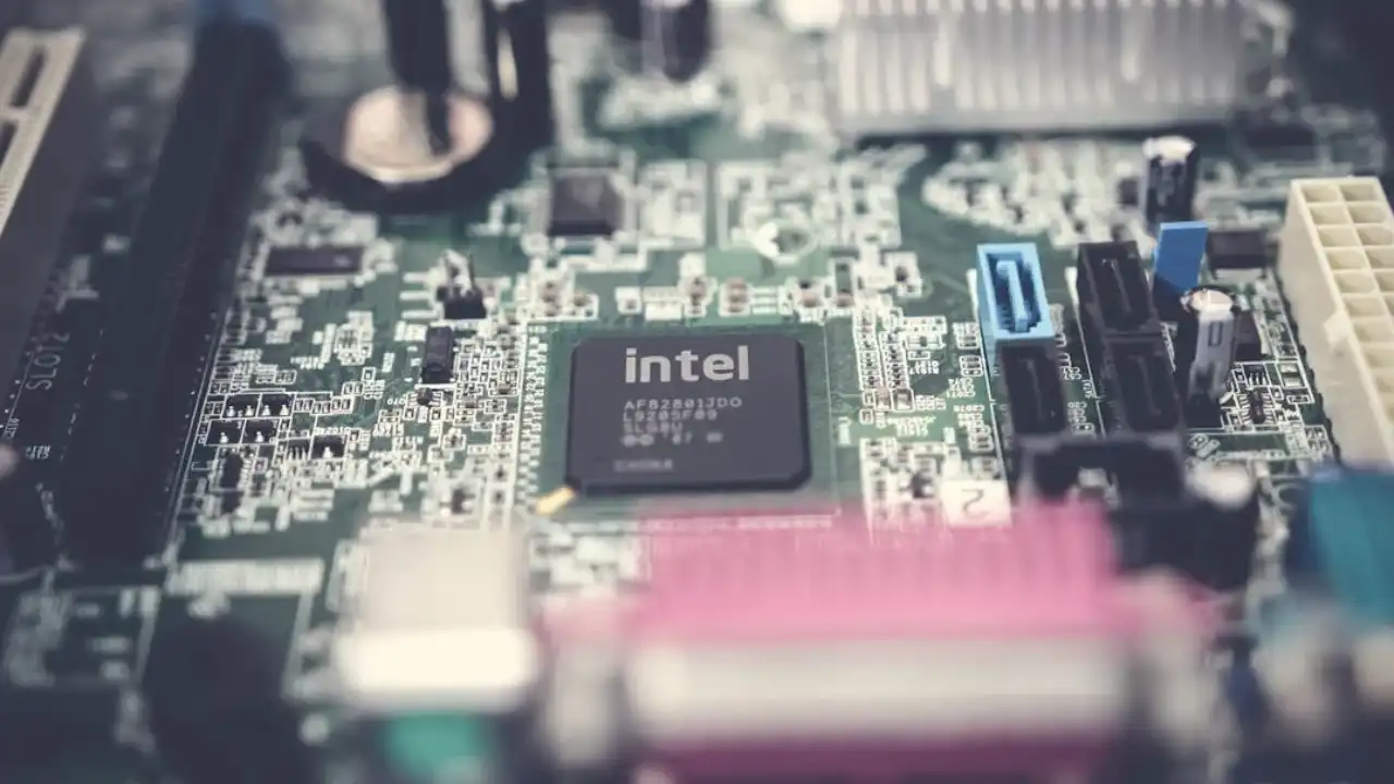 Intel Made Chips on iPhone in 2028